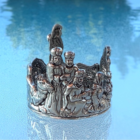 BSD Bob Siemon Designs Pewter Nativity Scene Votive Candleholder - Picture 6 of 10